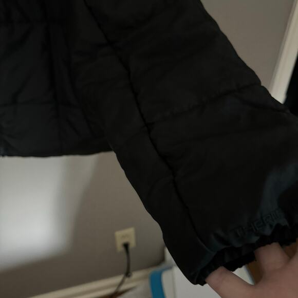 NIKE Classic Black Hooded Cropped Puffer Jacket Size Medium casual comfort - Picture 5 of 9